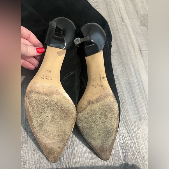 Gucci Black suede High Heeled 4 1.2”. Boots with yellow gold heel w/ dust cover - Picture 3 of 4